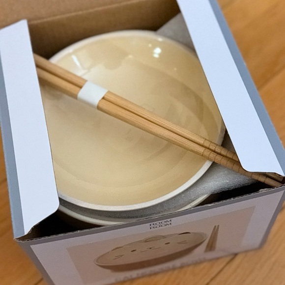 [NEW WITH BOX] CAT DESIGN BOWL WITH LID AND CHOPSTICKS - Picture 5 of 7